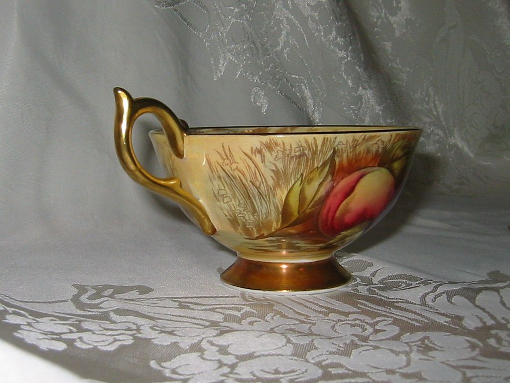 Aynsley - Golden Orchard Fruits Teacup Set - signed Aynsley - Golden Orchard Fruits Teacup Set - signed