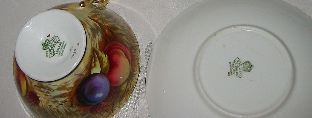 Aynsley - Golden Orchard Fruits Teacup Set - signed Aynsley - Golden Orchard Fruits Teacup Set - signed