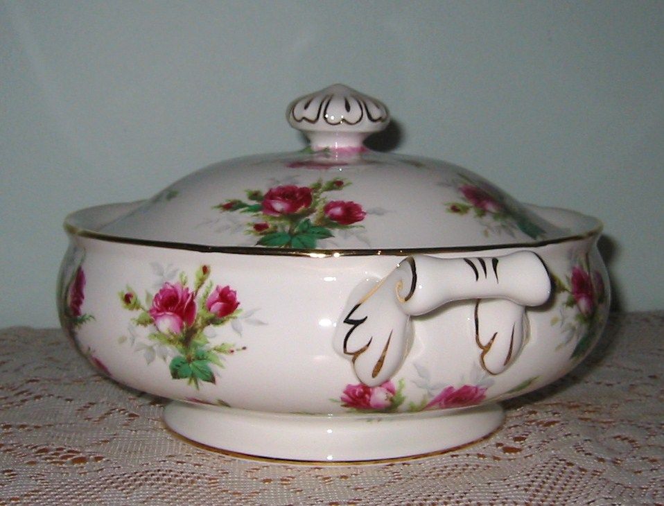 Hammersley - Grandmother's Rose - Covered Server Hammersley - Grandmother's Rose - Covered Server