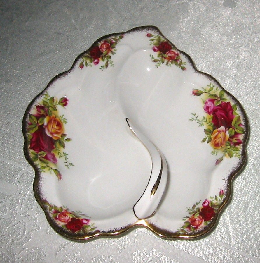 Royal Albert - Old Country Roses - Leaf Dish Royal Albert - Old Country Roses - Leaf Dish