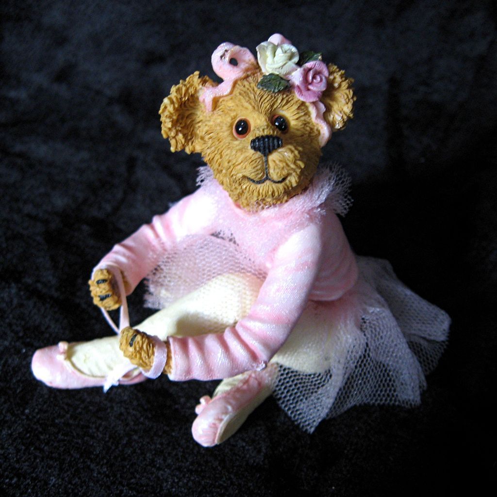 2002 Boyds Exclusive "Ashley Pirouette ... The Recital" Bearstone Figurine 2002 Boyds Exclusive "Ashley Pirouette ... The Recital" Bearstone Figurine