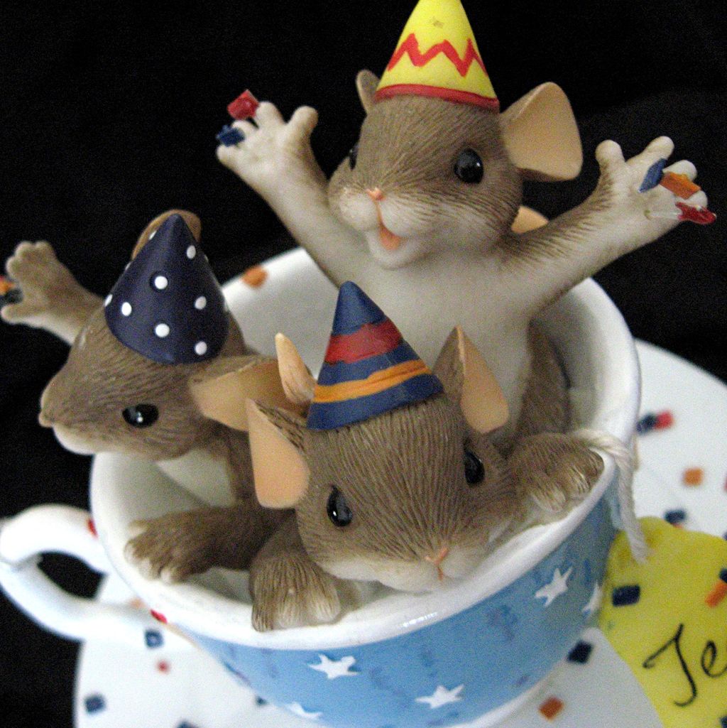 2004 Charming Tails 89/147 "Tea Party" Mice in Tea-cup by Fitz and Floyd 2004 Charming Tails 89/147 "Tea Party" Mice in Tea-cup by Fitz and Floyd