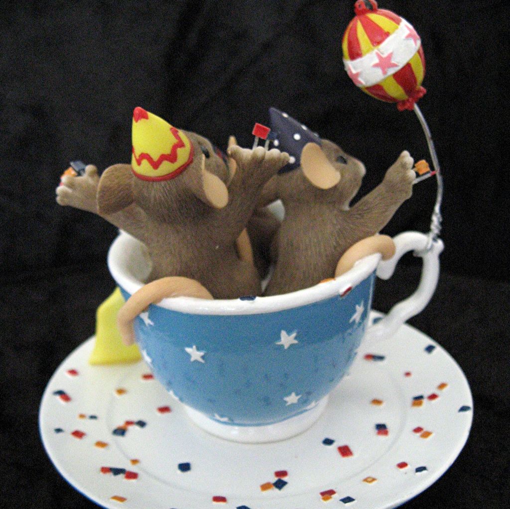 2004 Charming Tails 89/147 "Tea Party" Mice in Tea-cup by Fitz and Floyd 2004 Charming Tails 89/147 "Tea Party" Mice in Tea-cup by Fitz and Floyd