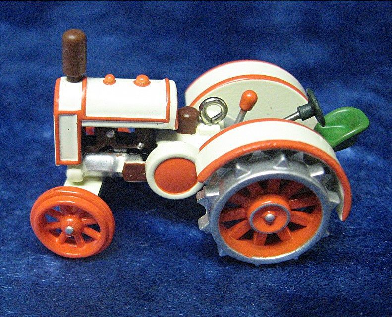 "ANTIQUE TRACTOR", a Miniature Hallmark Ornament -- 2005 "ANTIQUE TRACTOR", a Miniature Hallmark Ornament -- 2005