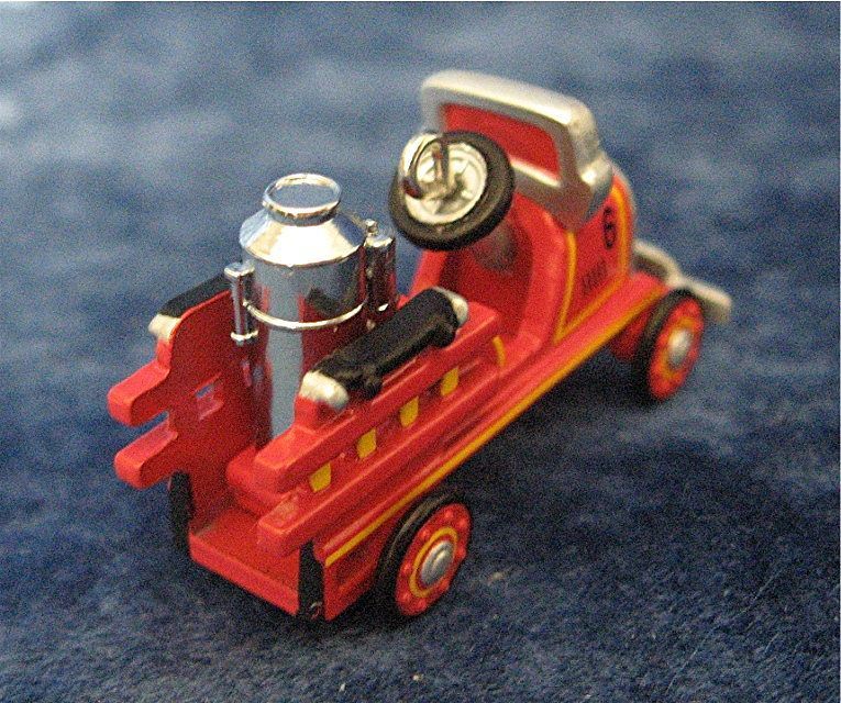 1924 TOLEDO FIRE ENGINE, miniature Hallmark Ornament -- 2001 1924 TOLEDO FIRE ENGINE, miniature Hallmark Ornament -- 2001
