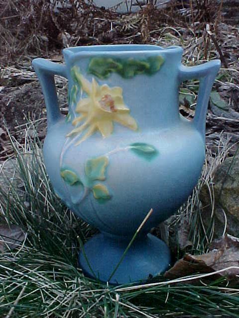 Vintage Pottery Roseville Columbine Vase 150-6" Vintage Pottery Roseville Columbine Vase 150-6"