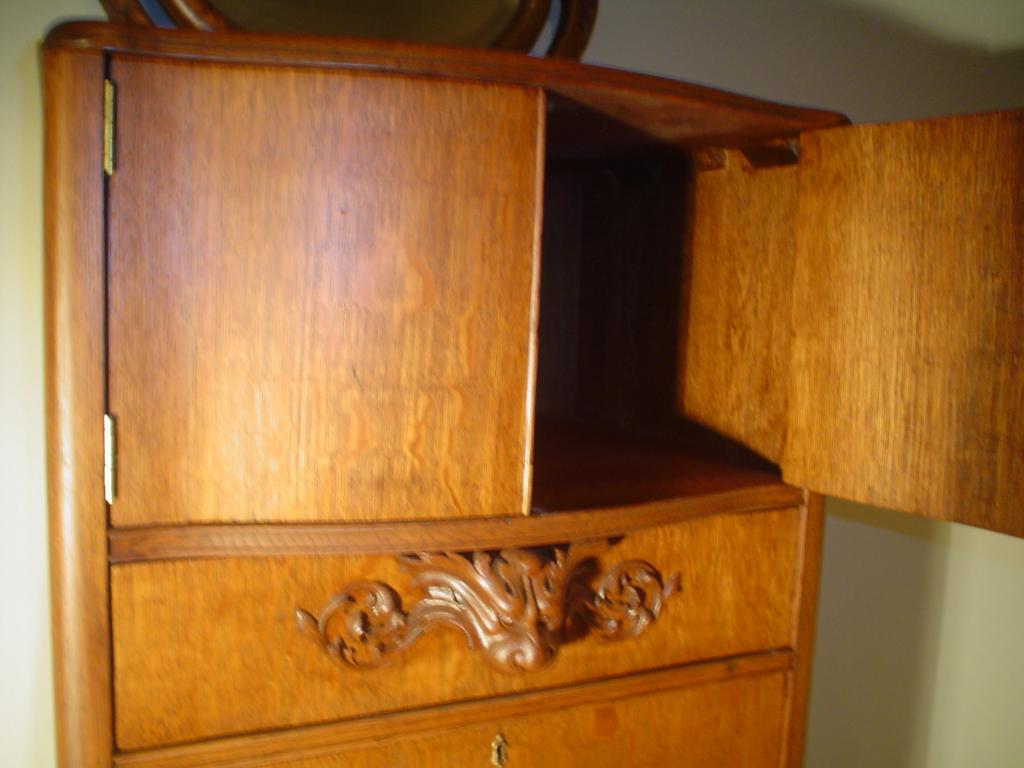 Oak Lion-Carved Bedroom Chest Oak Lion-Carved Bedroom Chest