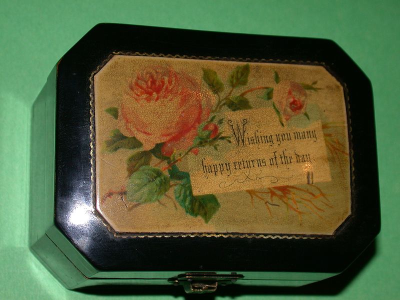 19th Century Black Lacquer Mauchline Gift Box - "Happy Returns Of The Day"! 19th Century Black Lacquer Mauchline Gift Box - "Happy Returns Of The Day"!