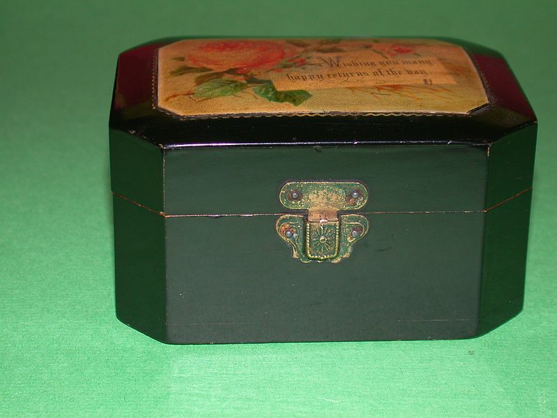 19th Century Black Lacquer Mauchline Gift Box - "Happy Returns Of The Day"! 19th Century Black Lacquer Mauchline Gift Box - "Happy Returns Of The Day"!