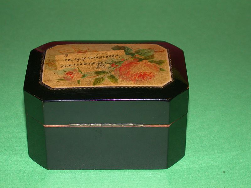 19th Century Black Lacquer Mauchline Gift Box - "Happy Returns Of The Day"! 19th Century Black Lacquer Mauchline Gift Box - "Happy Returns Of The Day"!