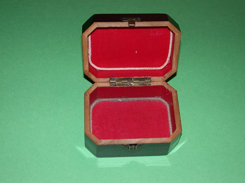 19th Century Black Lacquer Mauchline Gift Box - "Happy Returns Of The Day"! 19th Century Black Lacquer Mauchline Gift Box - "Happy Returns Of The Day"!