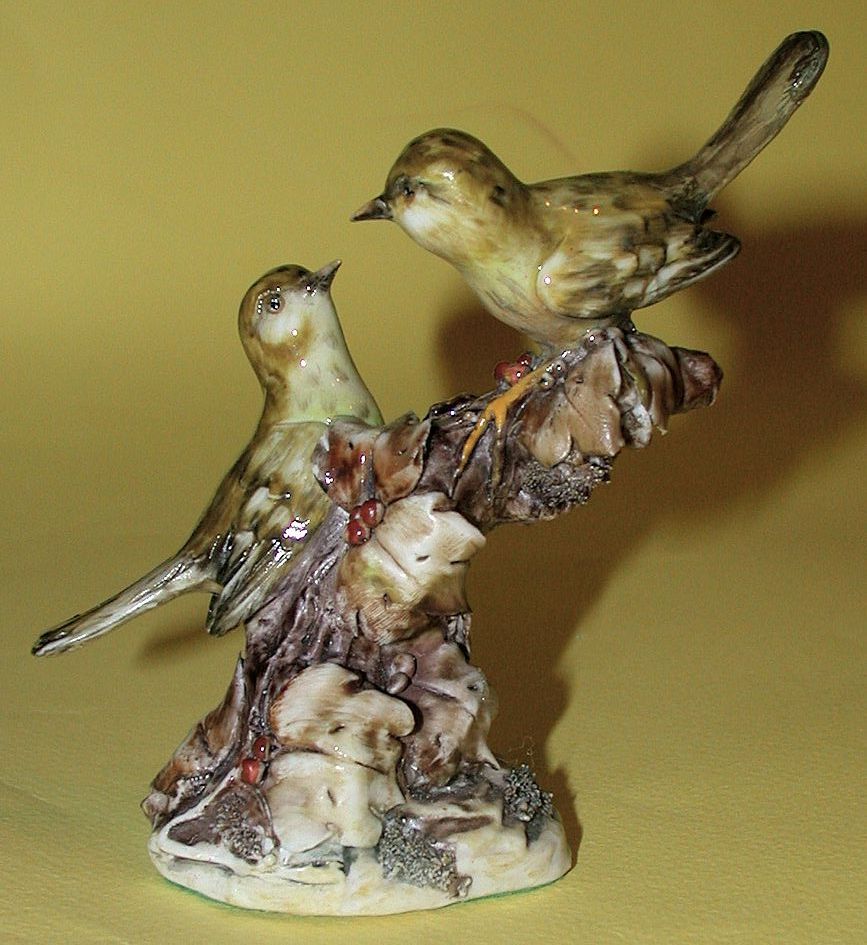 Borsato - Multi-Figural Porcelain Sculpture "Two Siskins" Borsato - Multi-Figural Porcelain Sculpture "Two Siskins"