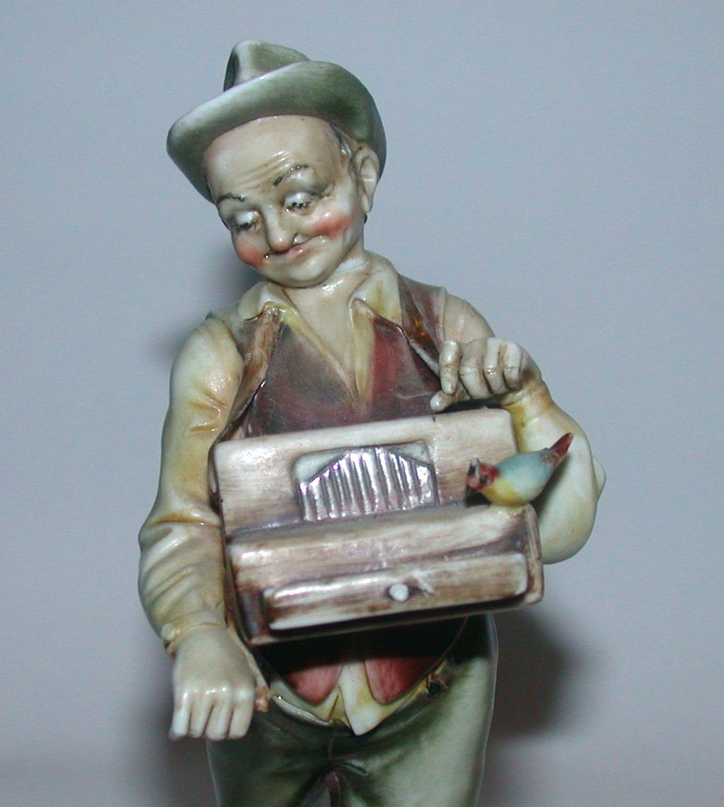 Borsato - "The Organ Grinder" - Can you resist his expression? Borsato - "The Organ Grinder" - Can you resist his expression?