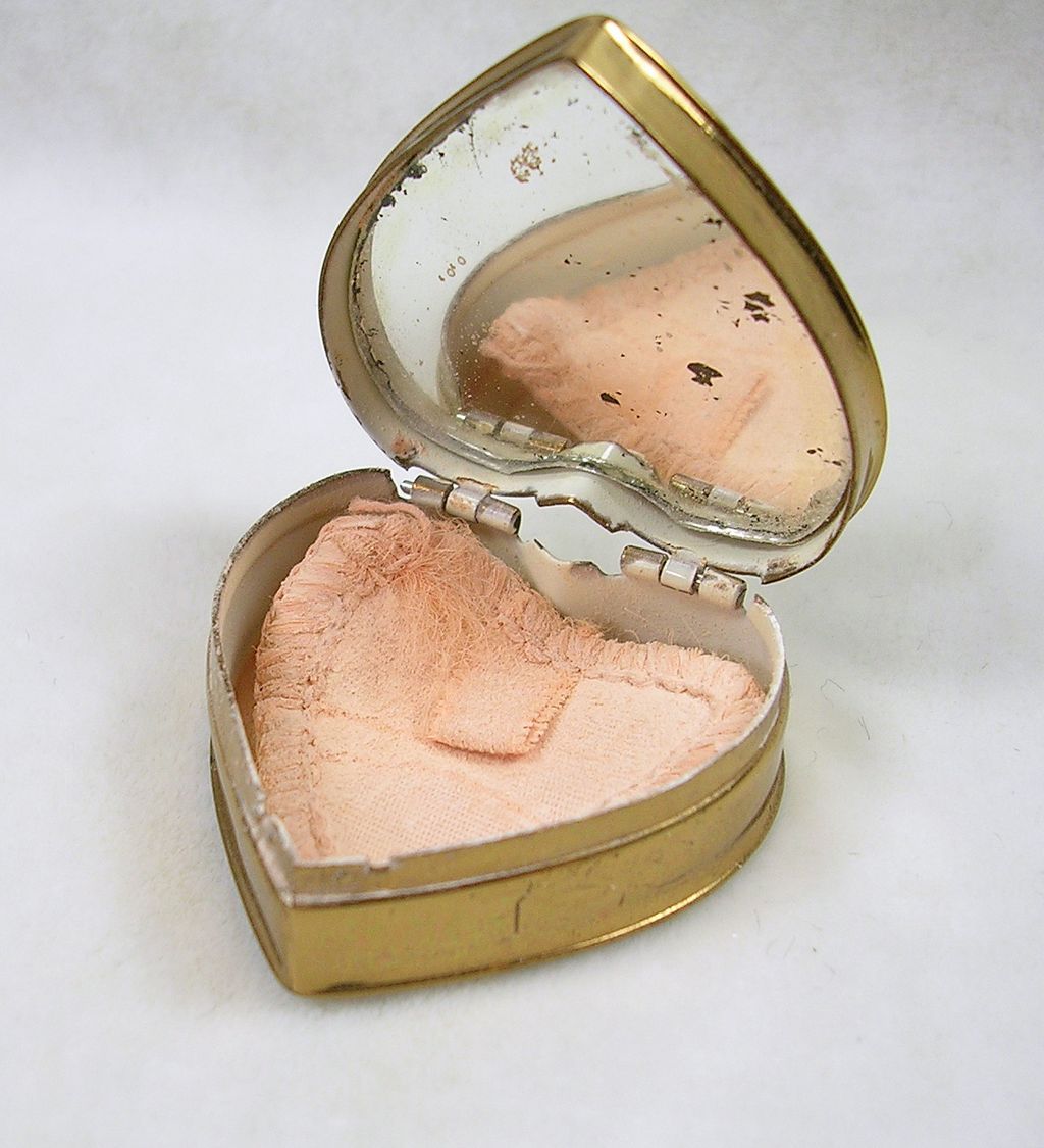 Vintage Gold Tone Heart Compact with Guilloche Enamel Heart Vintage Gold Tone Heart Compact with Guilloche Enamel Heart