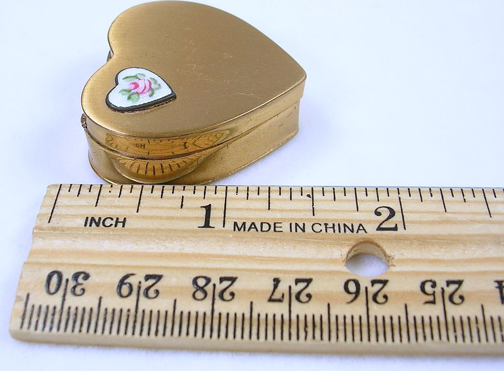 Vintage Gold Tone Heart Compact with Guilloche Enamel Heart Vintage Gold Tone Heart Compact with Guilloche Enamel Heart