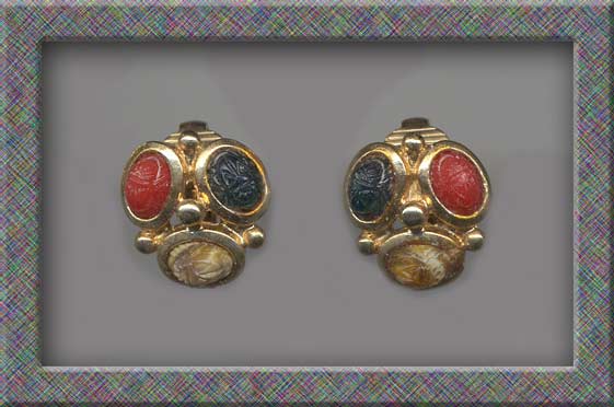 Prettiest Petite SCARAB Stone Vintage Clip Earrings Prettiest Petite SCARAB Stone Vintage Clip Earrings