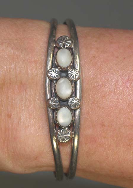 Lovely Vintage MOTHER OF PEARL & Squash Blossom Motif Native American Silver Bracelet Lovely Vintage MOTHER OF PEARL & Squash Blossom Motif Native American Silver Bracelet