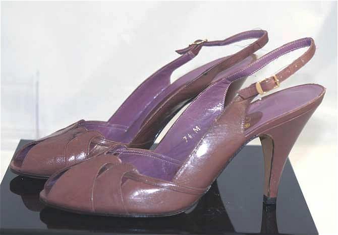 Vintage Scalloped Vamp Leather PEEP TOE Pumps~7 1/2 M, Made in Spain Vintage Scalloped Vamp Leather PEEP TOE Pumps~7 1/2 M, Made in Spain
