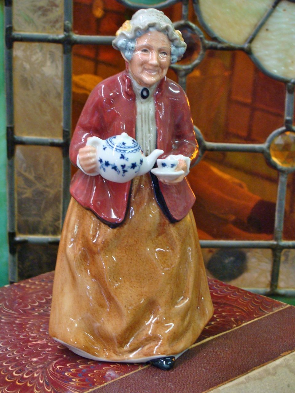Royal Doulton Teatime Figurine Holding A Teapot Royal Doulton Teatime Figurine Holding A Teapot