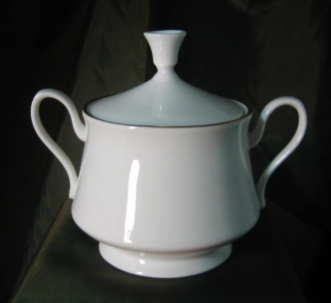 Oxford China (Lenox) Special Gold Wedding Band Covered Sugar Bowl Oxford China (Lenox) Special Gold Wedding Band Covered Sugar Bowl