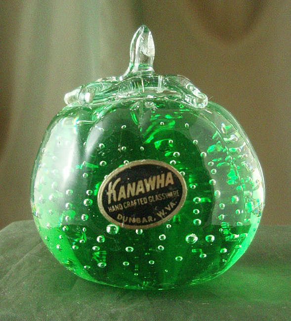 Kanawha Controlled Bubble Green Tomato Paperweight Kanawha Controlled Bubble Green Tomato Paperweight