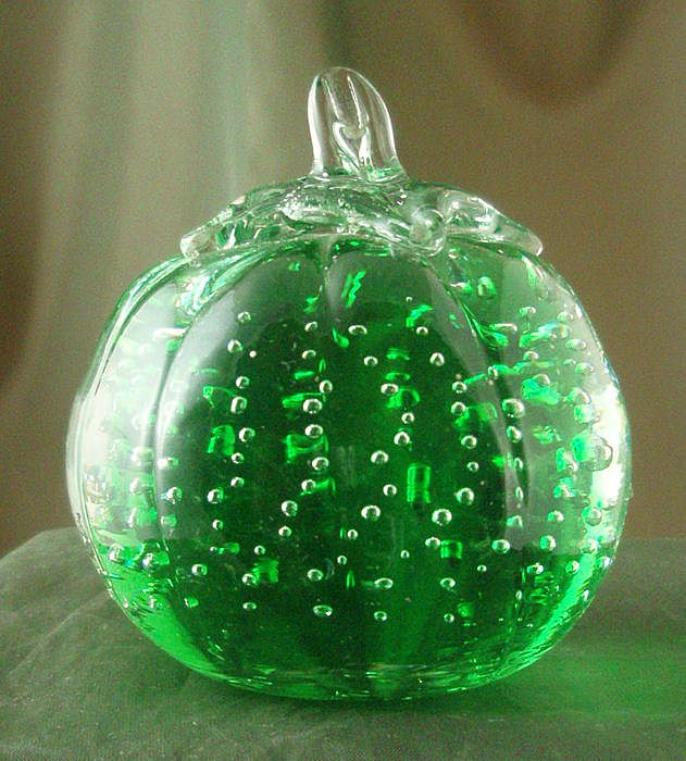 Kanawha Controlled Bubble Green Tomato Paperweight Kanawha Controlled Bubble Green Tomato Paperweight