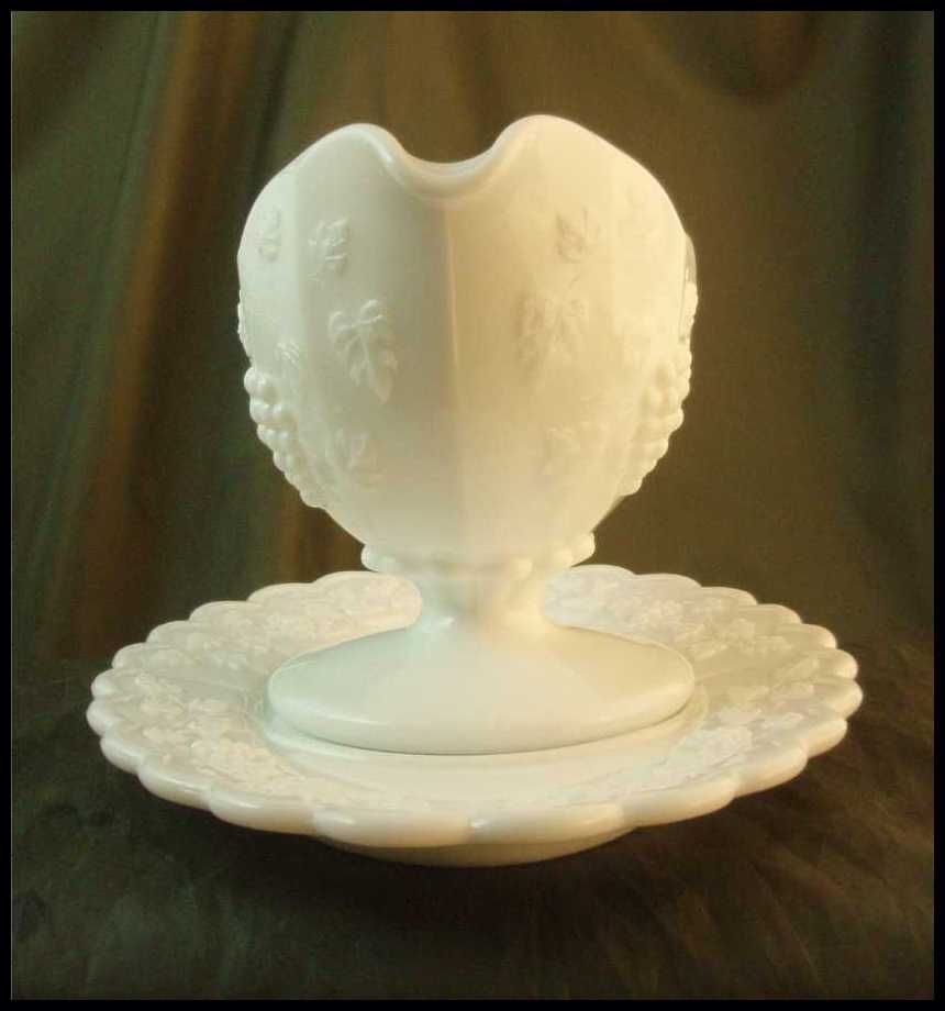 Westmoreland Paneled Grape Gravy Boat & Underplate Westmoreland Paneled Grape Gravy Boat & Underplate