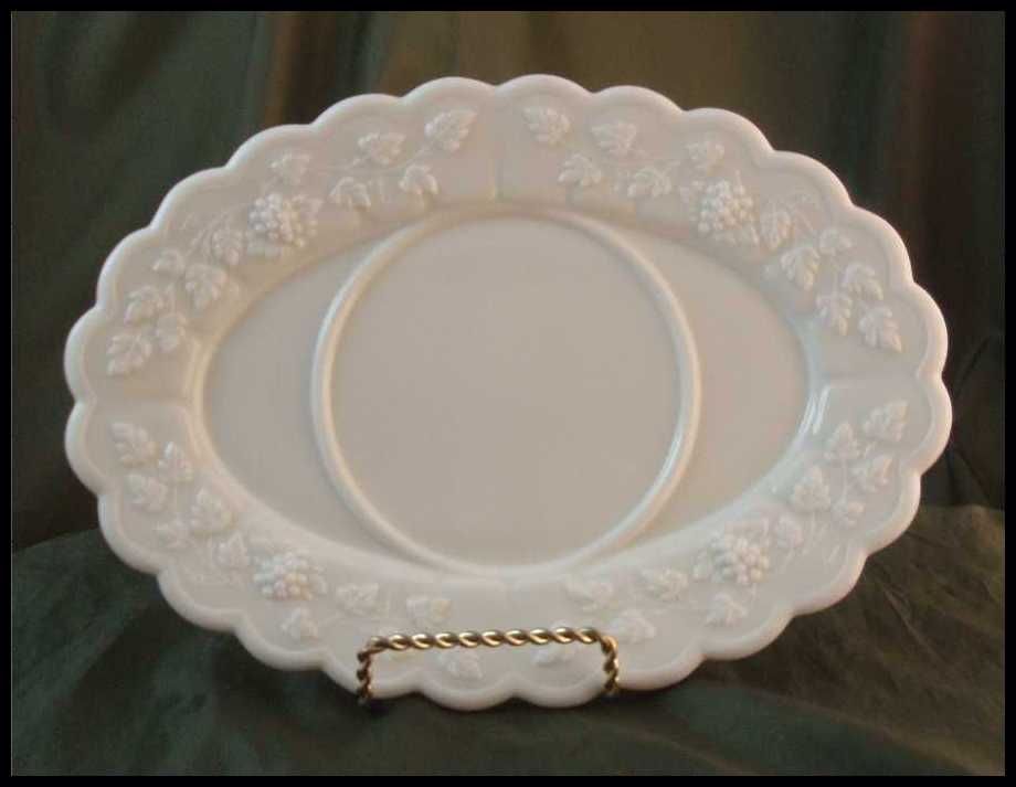 Westmoreland Paneled Grape Gravy Boat & Underplate Westmoreland Paneled Grape Gravy Boat & Underplate
