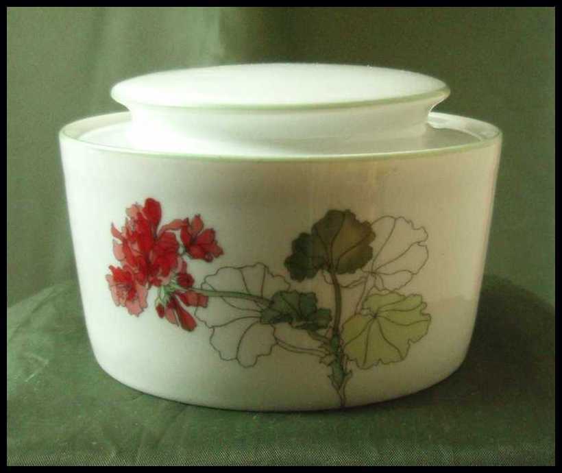 Block China Geranium Cream & Sugar Block China Geranium Cream & Sugar