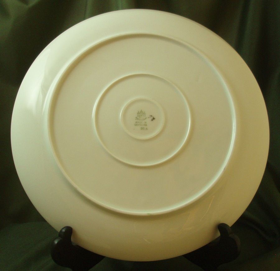 Bing & Grondahl Falling Leaves Dinner Plates Bing & Grondahl Falling Leaves Dinner Plates