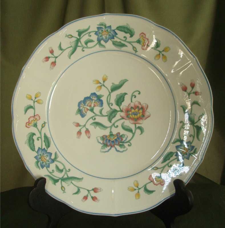 Villeroy & Boch Delia Salad or Dessert Plates Villeroy & Boch Delia Salad or Dessert Plates