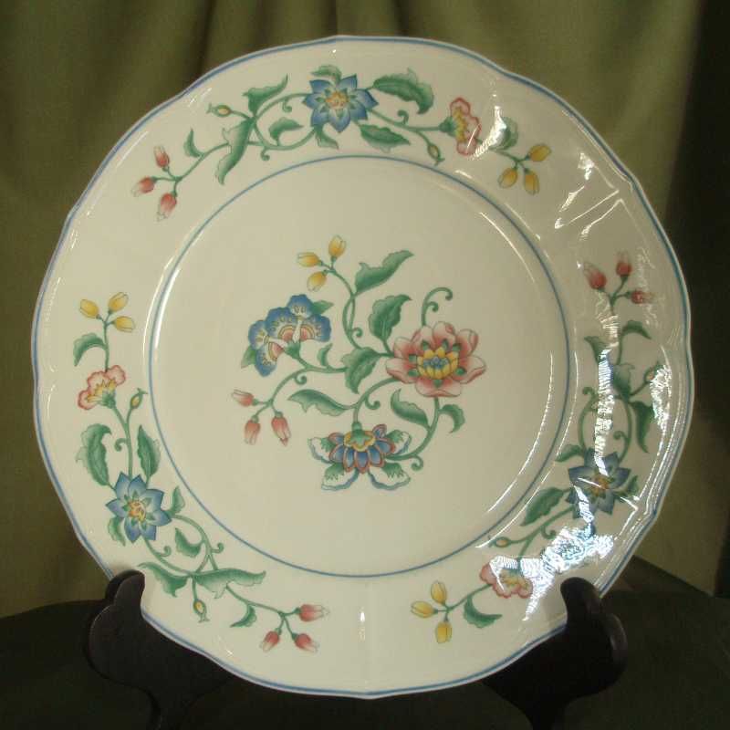 Villeroy & Boch Delia Salad or Dessert Plates Villeroy & Boch Delia Salad or Dessert Plates