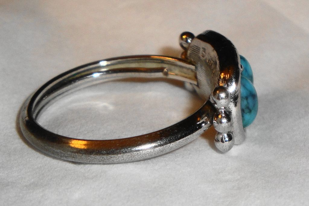 Vintage Signed Avon 1976 "Desert Azure" ~ Size 8 ~ 3 faux turquoise stones set in silver-tone Vintage Signed Avon 1976 "Desert Azure" ~ Size 8 ~ 3 faux turquoise stones set in silver-tone
