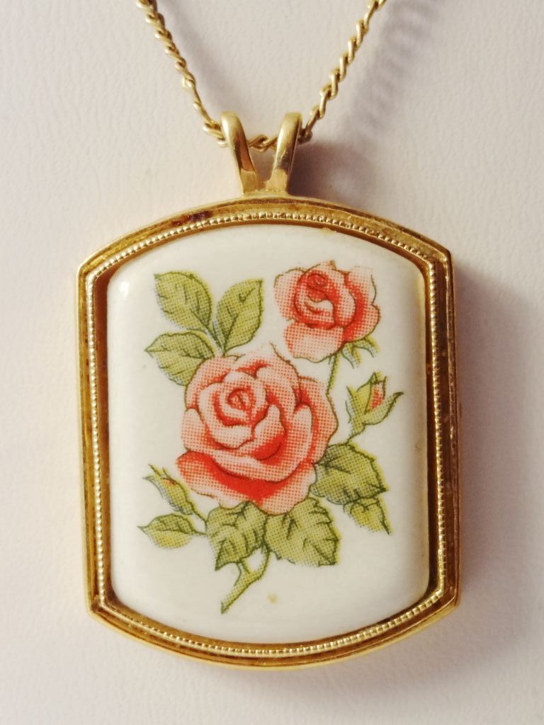 EXTREMELY RARE Vintage Signed Avon 1980 "Floral Heritage Necklace" Birthday Flowers ~ June is rose EXTREMELY RARE Vintage Signed Avon 1980 "Floral Heritage Necklace" Birthday Flowers ~ June is rose