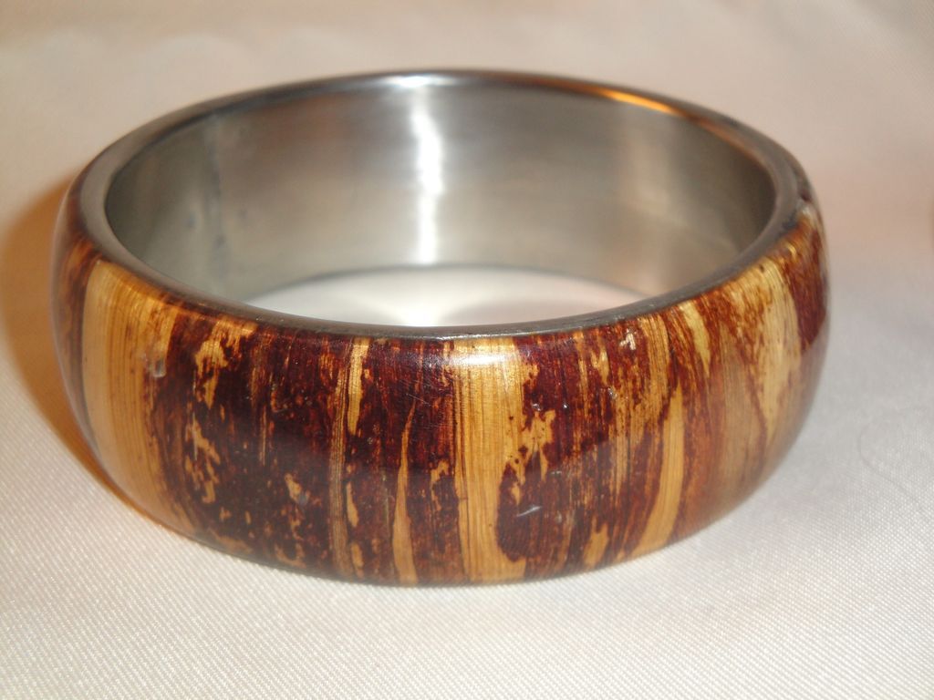 Vintage Multi-Hued Brown/Tan Bangle Bracelet Vintage Multi-Hued Brown/Tan Bangle Bracelet
