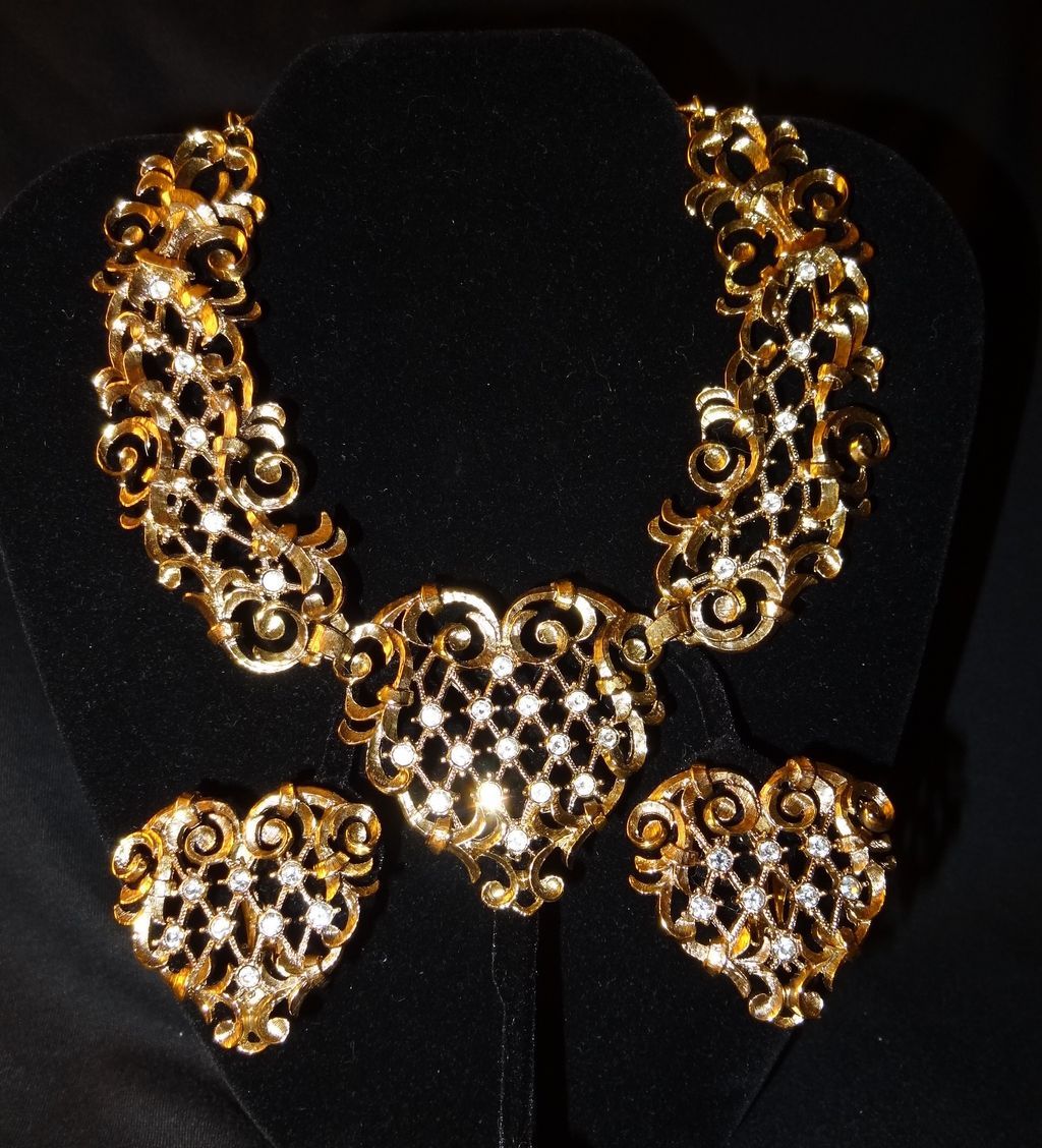 Demi Parure "Antoinette Collection" by Jose Maria Barrera ~ Vintage, Designer Signed, Avon, 1992 ~ beautiful filigree hearts, interwoven swirls & rhinestone crystal accents Demi Parure "Antoinette Collection" by Jose Maria Barrera ~ Vintage, Designer Signed, Avon, 1992 ~ beautiful filigree hearts, interwoven swirls & rhinestone crystal accents