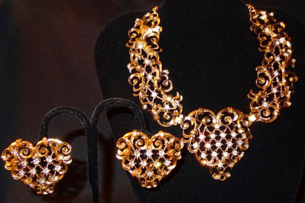 Demi Parure "Antoinette Collection" by Jose Maria Barrera ~ Vintage, Designer Signed, Avon, 1992 ~ beautiful filigree hearts, interwoven swirls & rhinestone crystal accents Demi Parure "Antoinette Collection" by Jose Maria Barrera ~ Vintage, Designer Signed, Avon, 1992 ~ beautiful filigree hearts, interwoven swirls & rhinestone crystal accents