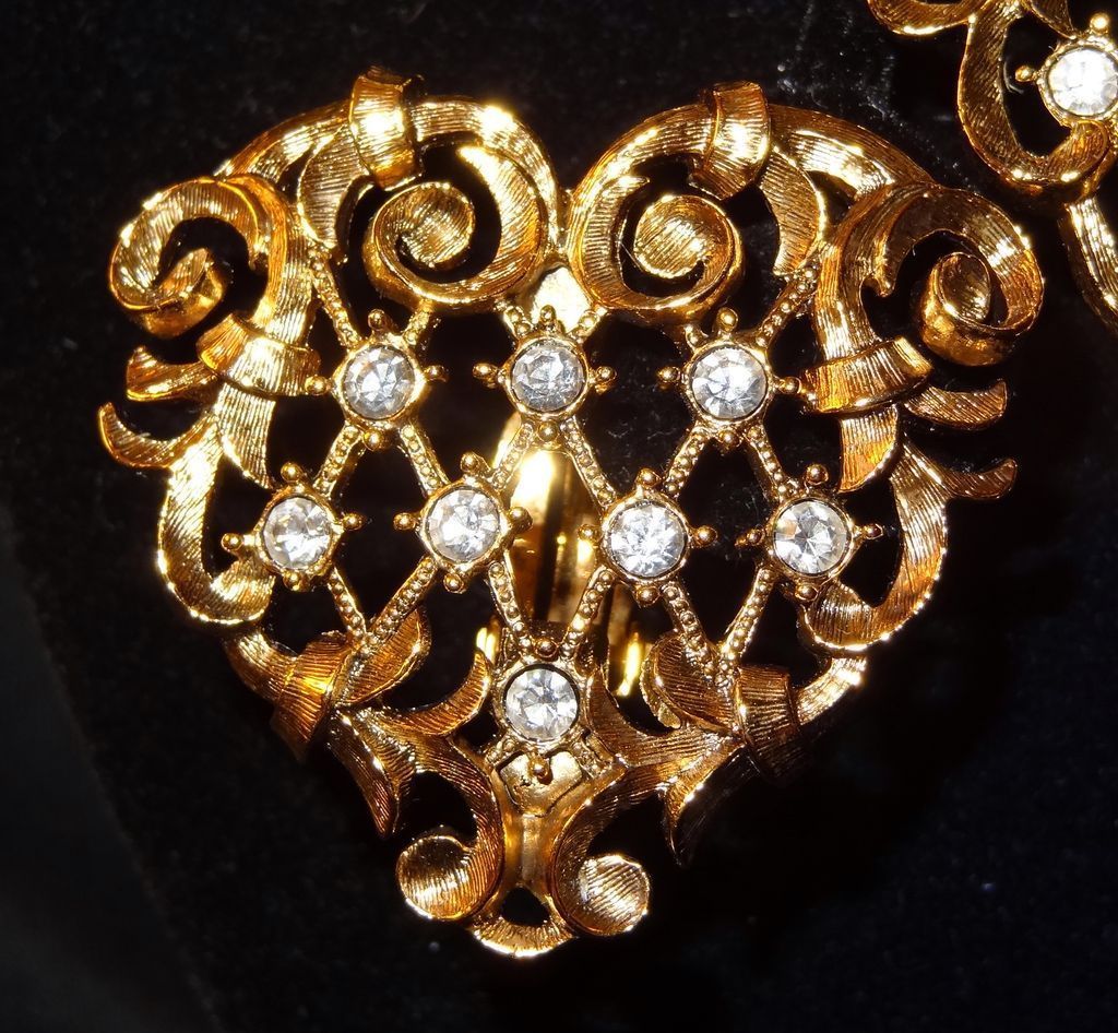 Demi Parure "Antoinette Collection" by Jose Maria Barrera ~ Vintage, Designer Signed, Avon, 1992 ~ beautiful filigree hearts, interwoven swirls & rhinestone crystal accents Demi Parure "Antoinette Collection" by Jose Maria Barrera ~ Vintage, Designer Signed, Avon, 1992 ~ beautiful filigree hearts, interwoven swirls & rhinestone crystal accents