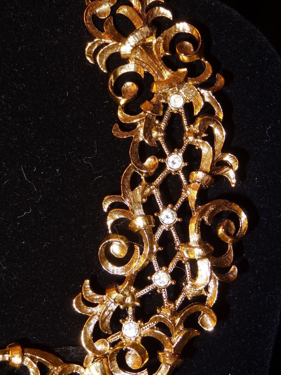 Demi Parure "Antoinette Collection" by Jose Maria Barrera ~ Vintage, Designer Signed, Avon, 1992 ~ beautiful filigree hearts, interwoven swirls & rhinestone crystal accents Demi Parure "Antoinette Collection" by Jose Maria Barrera ~ Vintage, Designer Signed, Avon, 1992 ~ beautiful filigree hearts, interwoven swirls & rhinestone crystal accents