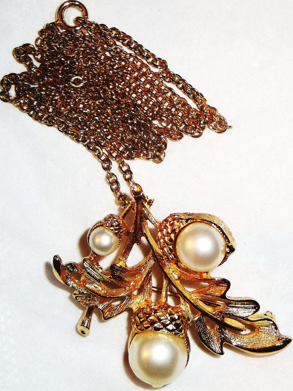 Avon 1973 "Autumn Glory Convertible Pendant" Necklace with 26" chain~ large gold leaf ~ faux pearl acorns Avon 1973 "Autumn Glory Convertible Pendant" Necklace with 26" chain~ large gold leaf ~ faux pearl acorns