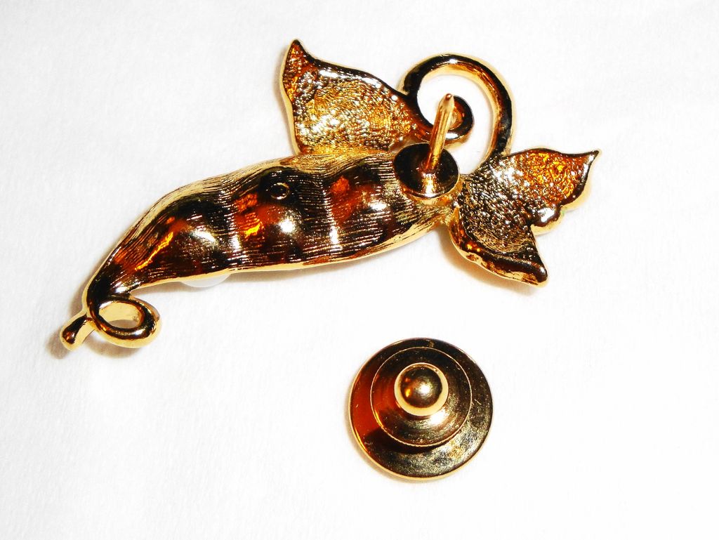 Avon 1990 "American Harvest" Pin ~ gold-tone pea pod with 3 pearl peas Avon 1990 "American Harvest" Pin ~ gold-tone pea pod with 3 pearl peas