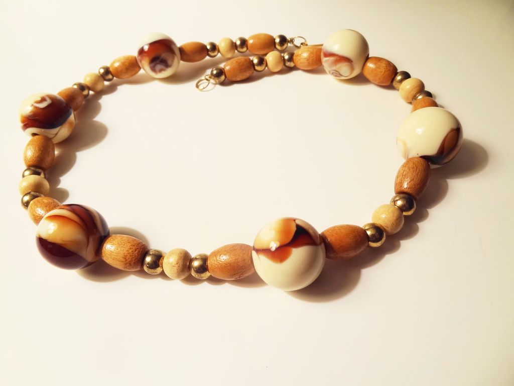 Vintage Brown Beaded 20" Necklace with 6 Large Marbleized Bead Accents Vintage Brown Beaded 20" Necklace with 6 Large Marbleized Bead Accents