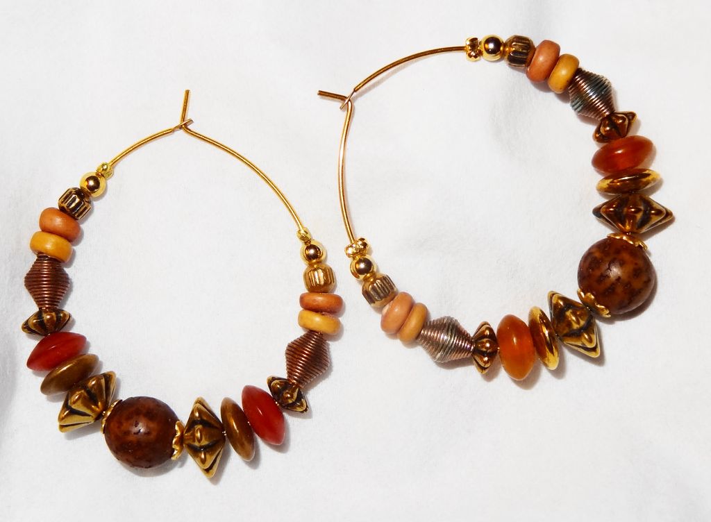 Vintage Hues of Brown on Gold-tone Wire Earrings Vintage Hues of Brown on Gold-tone Wire Earrings