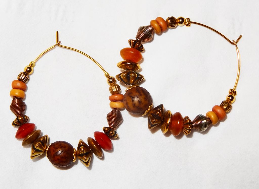 Vintage Hues of Brown on Gold-tone Wire Earrings Vintage Hues of Brown on Gold-tone Wire Earrings