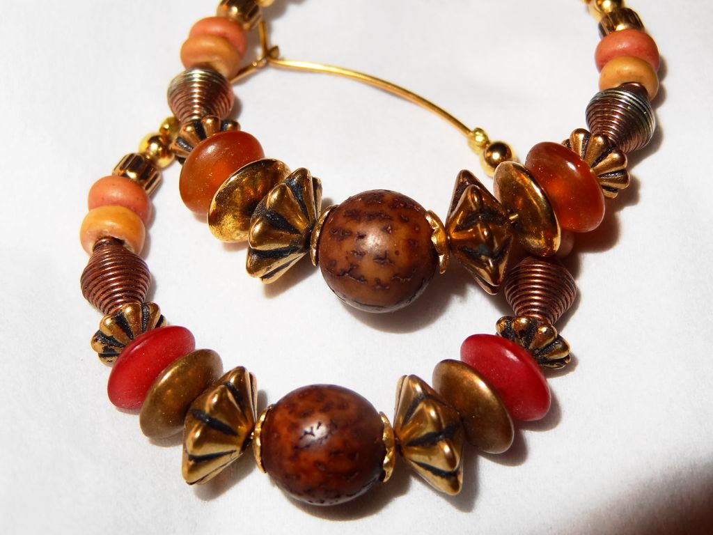 Vintage Hues of Brown on Gold-tone Wire Earrings Vintage Hues of Brown on Gold-tone Wire Earrings