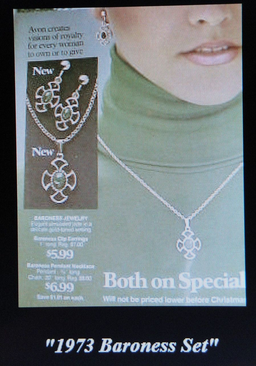 Vintage Avon "Baroness Collection" Necklace with simulated Jade cabochons in gold-tone flower design Vintage Avon "Baroness Collection" Necklace with simulated Jade cabochons in gold-tone flower design