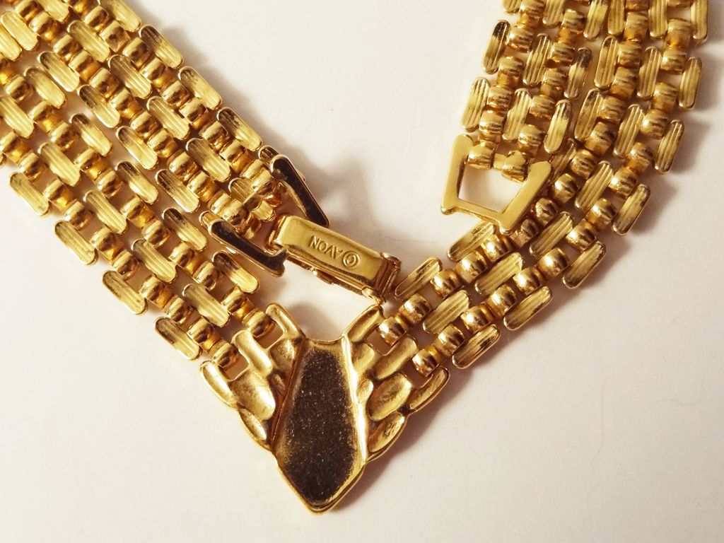 Signed Avon "Brick Chain" Necklace ~ brick pattern with chevron center point Signed Avon "Brick Chain" Necklace ~ brick pattern with chevron center point