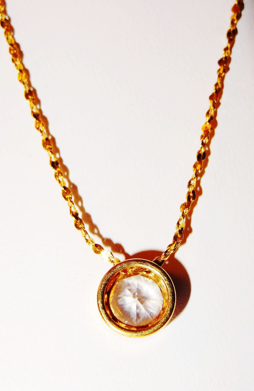 Avon "Bezel CZ" Necklace ~ 16" ~ round rhinestone pendant set in gold-tone Avon "Bezel CZ" Necklace ~ 16" ~ round rhinestone pendant set in gold-tone
