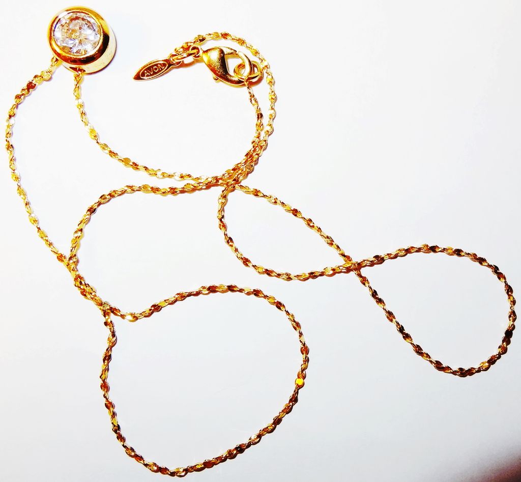 Avon "Bezel CZ" Necklace ~ 16" ~ round rhinestone pendant set in gold-tone Avon "Bezel CZ" Necklace ~ 16" ~ round rhinestone pendant set in gold-tone