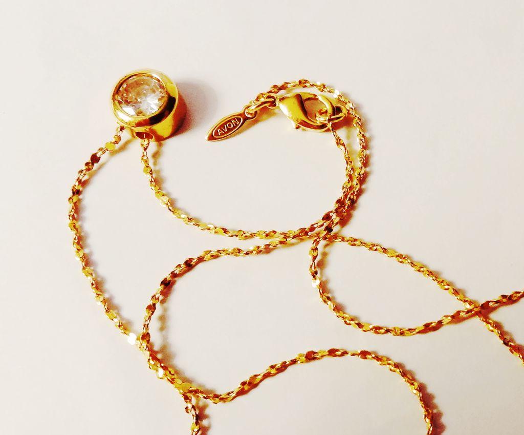 Avon "Bezel CZ" Necklace ~ 16" ~ round rhinestone pendant set in gold-tone Avon "Bezel CZ" Necklace ~ 16" ~ round rhinestone pendant set in gold-tone
